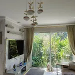 Angelina Villa *