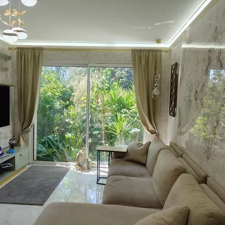 Angelina Ла-Боль-Эскублак