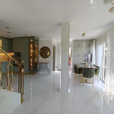 Angelina Ла-Боль-Эскублак